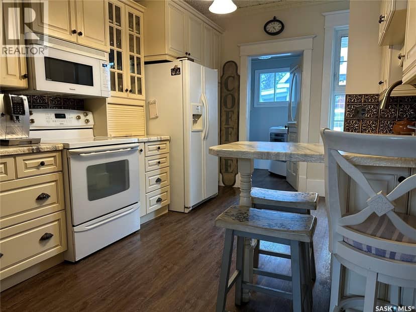 503 Bison AVENUE — photo 8 of 40