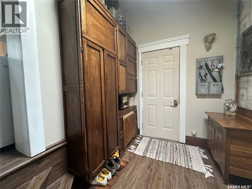 503 Bison AVENUE — photo 4 of 40