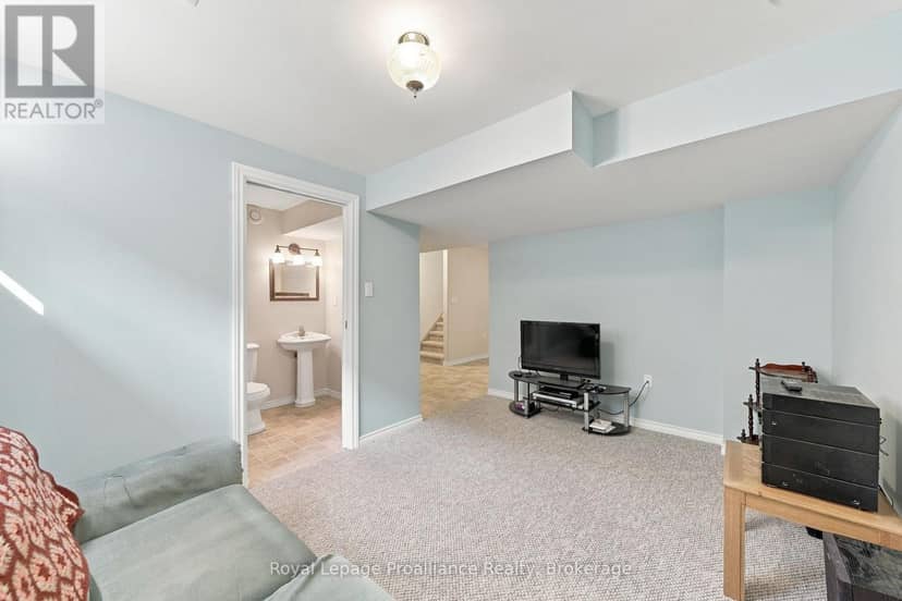 9 Seneca Drive — photo 37 of 40
