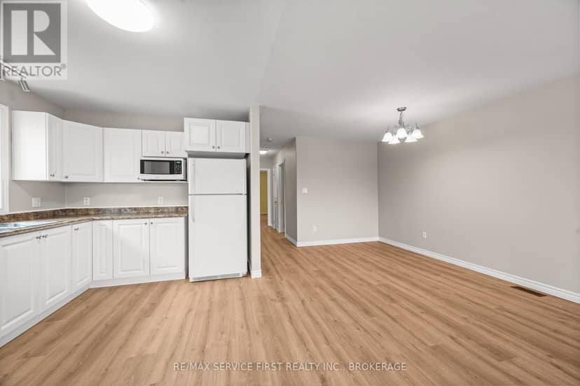 122 Briceland Street — photo 6 of 38