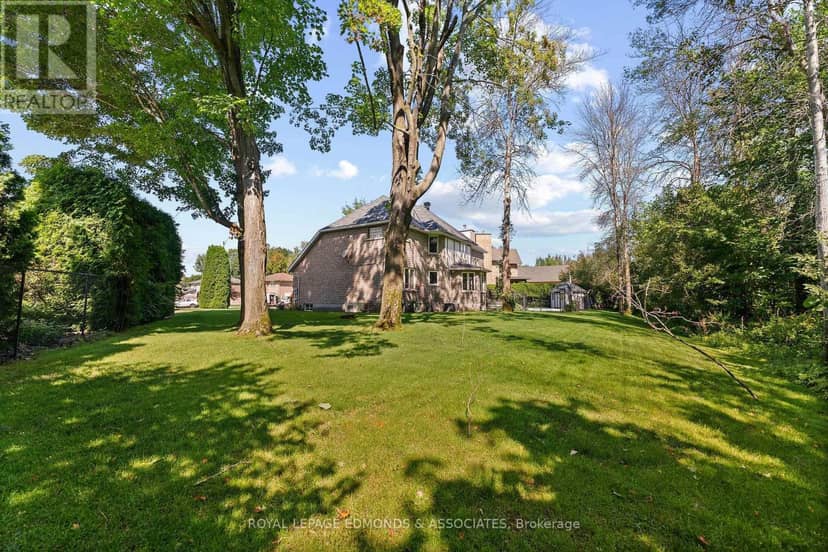 131 Owens Street — photo 3 of 40