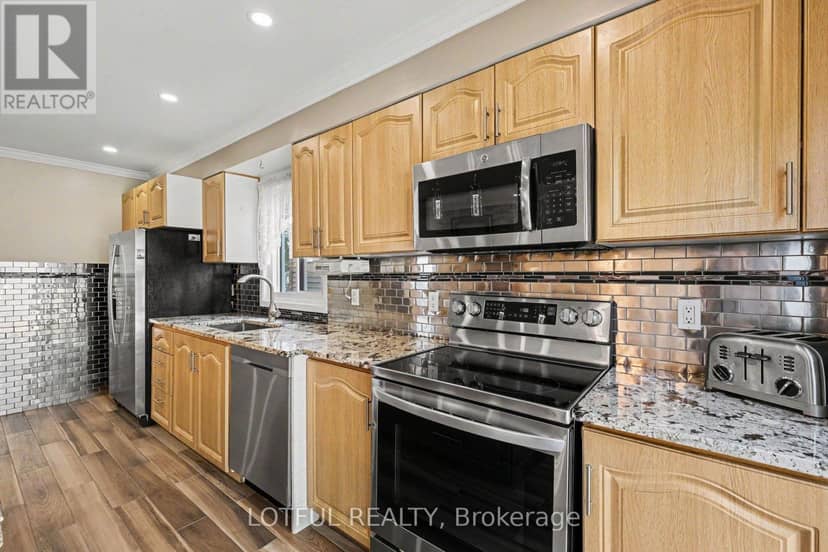 52 Fair Oaks Crescent — photo 11 of 28