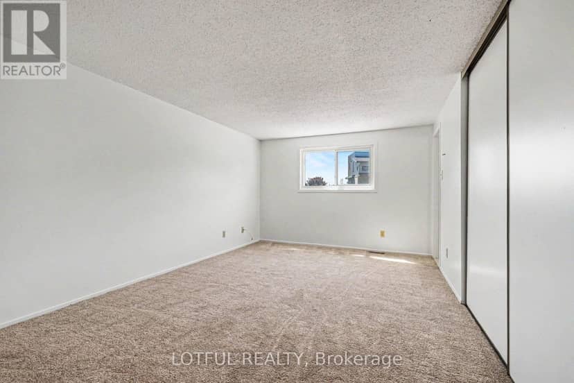 52 Fair Oaks Crescent — photo 14 of 28