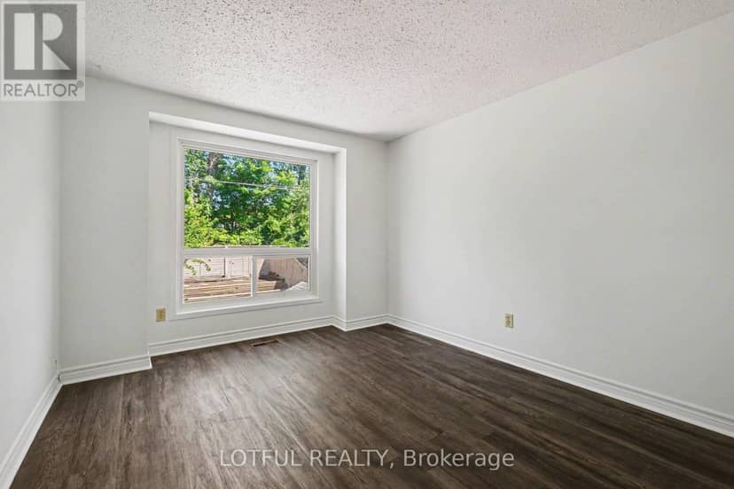 52 Fair Oaks Crescent — photo 17 of 28