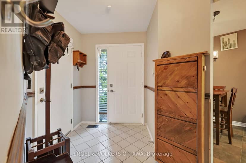 9 Streamwood Lane — photo 4 of 40