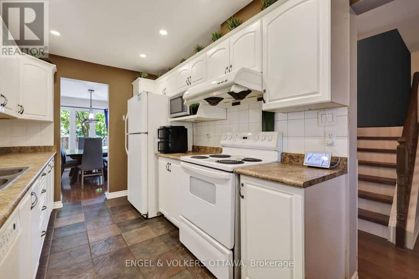 9 Streamwood Lane — photo 7 of 40