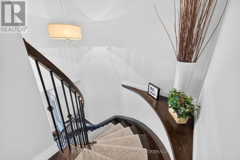 9 - 43 Kerman Avenue — photo 26 of 40