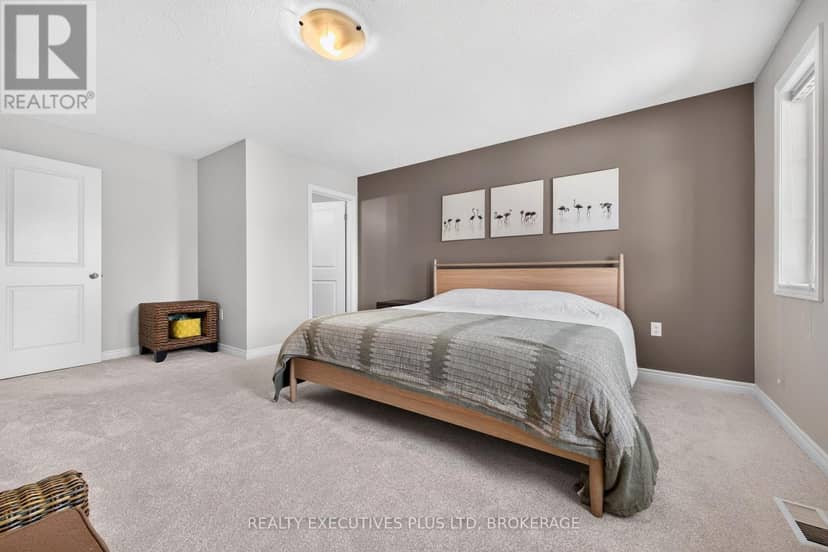 9 - 43 Kerman Avenue — photo 28 of 40
