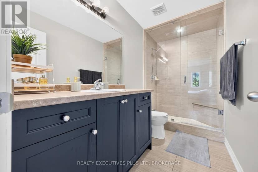 9 - 43 Kerman Avenue — photo 31 of 40