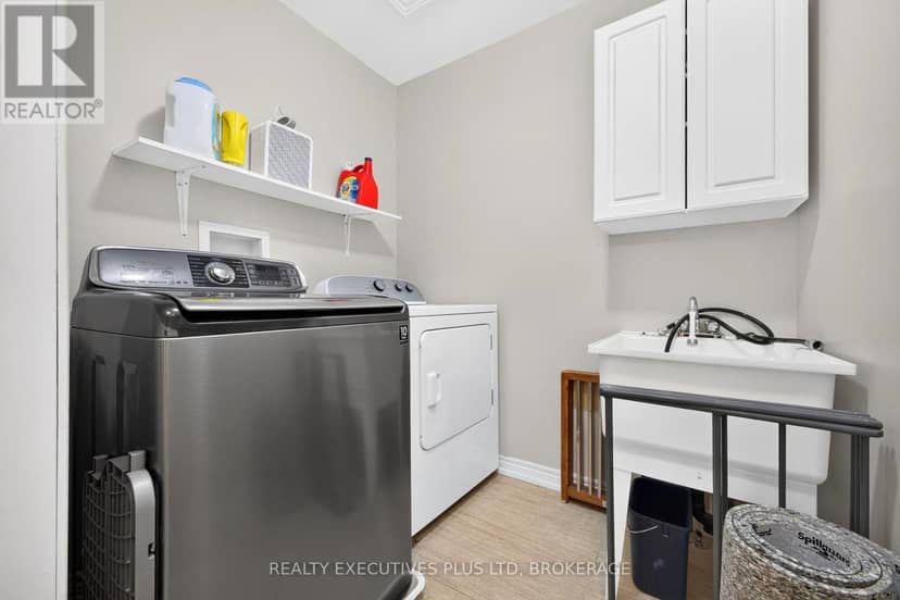 9 - 43 Kerman Avenue — photo 34 of 40