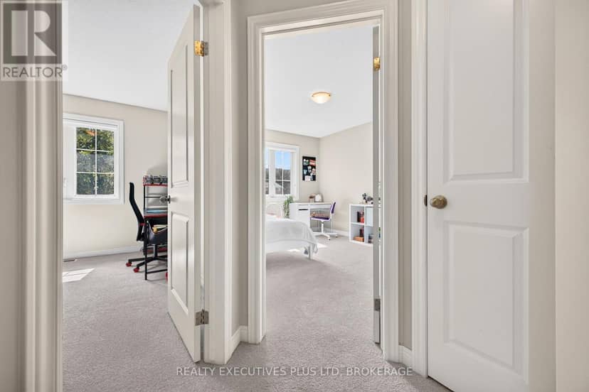 9 - 43 Kerman Avenue — photo 35 of 40