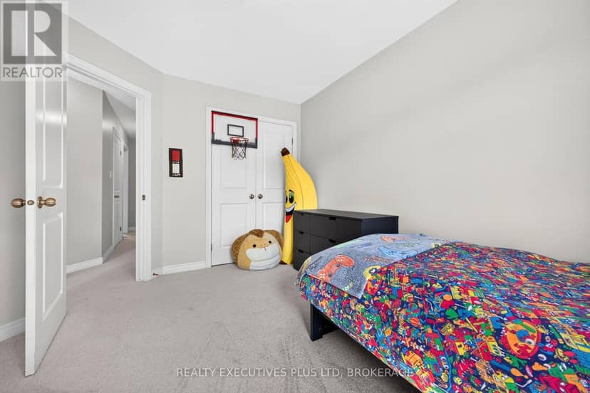9 - 43 Kerman Avenue — photo 37 of 40