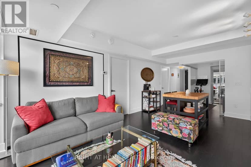 1809 - 955 Bay Street — photo 13 of 40