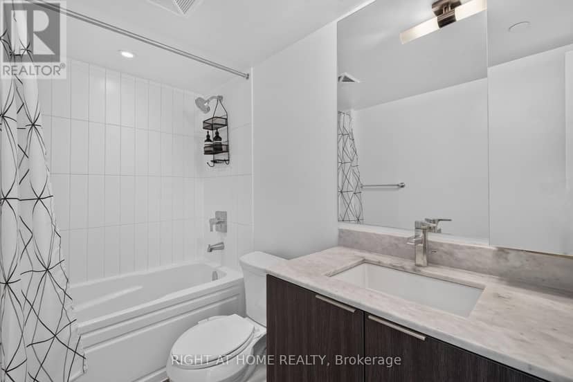 1809 - 955 Bay Street — photo 17 of 40