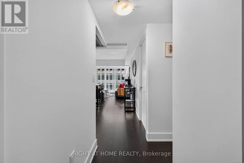 1809 - 955 Bay Street — photo 2 of 40
