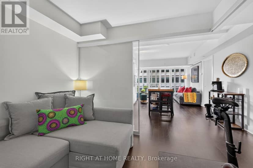 1809 - 955 Bay Street — photo 5 of 40