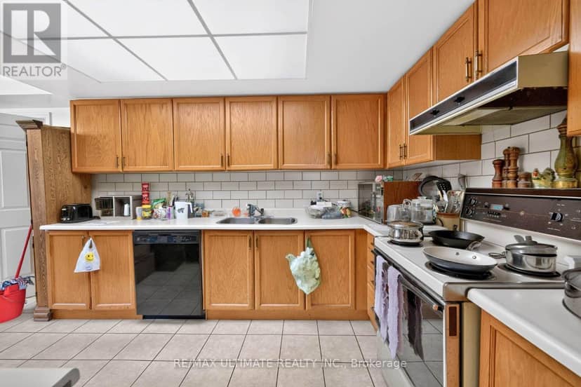 218 - 215 The Donway W — photo 14 of 40