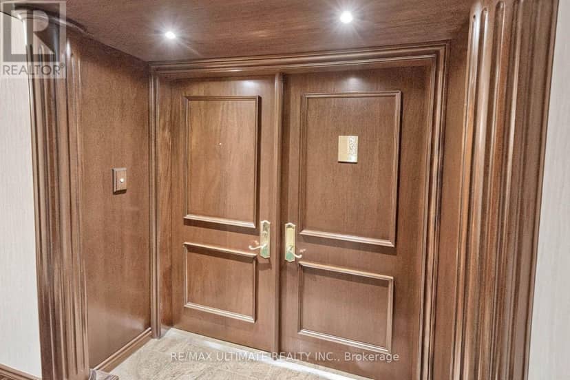 218 - 215 The Donway W — photo 3 of 40