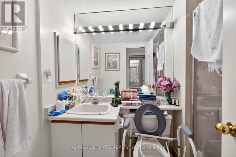 218 - 215 The Donway W — photo 31 of 40