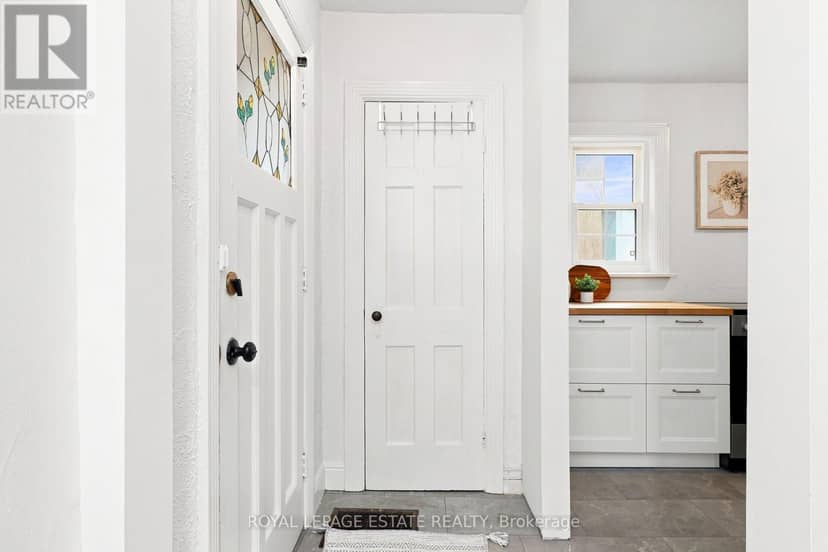 72 Manderley Drive — photo 13 of 27