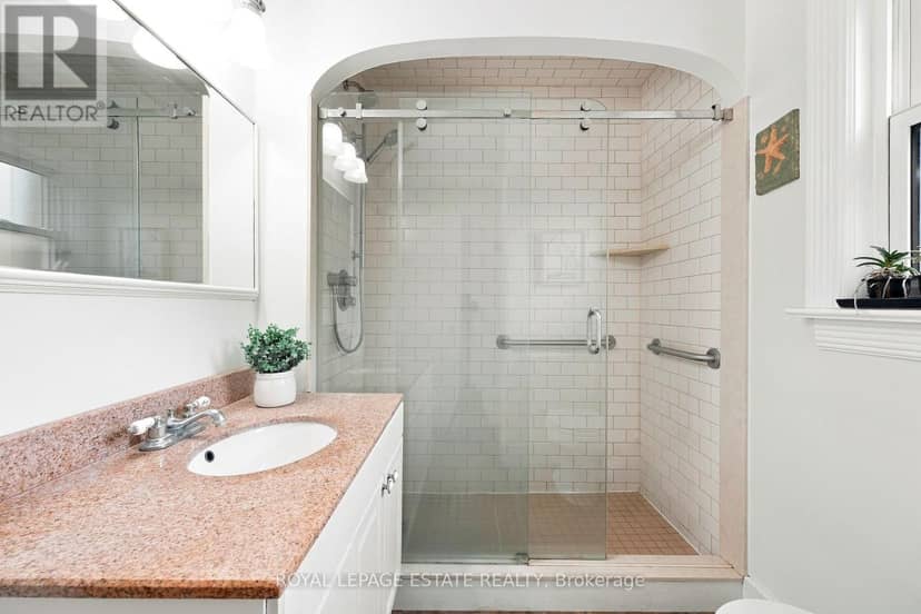 72 Manderley Drive — photo 15 of 27