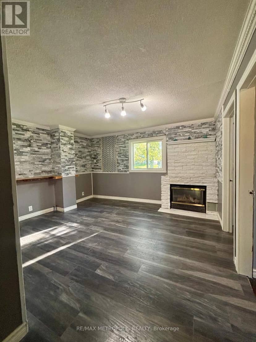 28 & 30 Thompson Drive — photo 8 of 14
