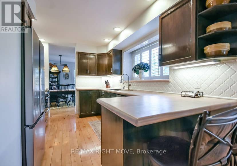 2640 Westshore Crescent — photo 10 of 40