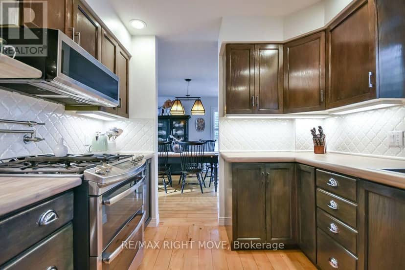 2640 Westshore Crescent — photo 11 of 40
