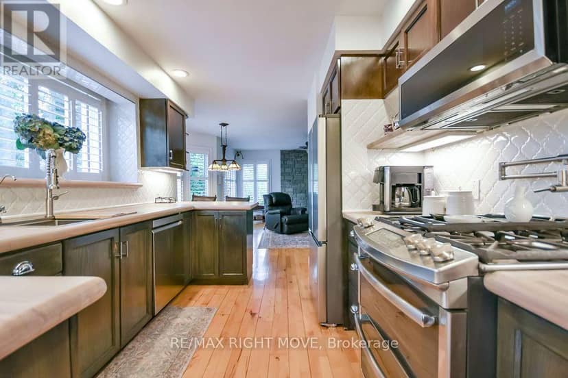 2640 Westshore Crescent — photo 12 of 40