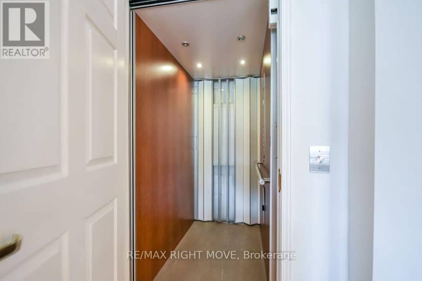 2640 Westshore Crescent — photo 18 of 40