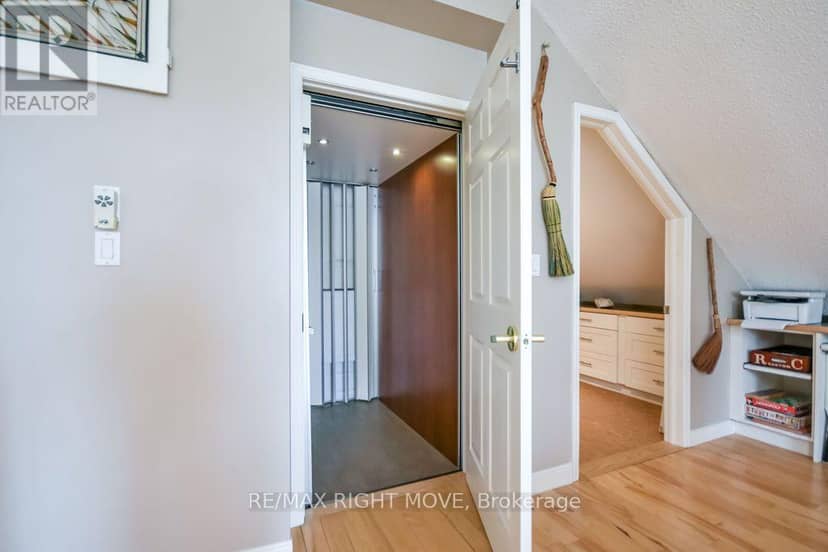 2640 Westshore Crescent — photo 23 of 40