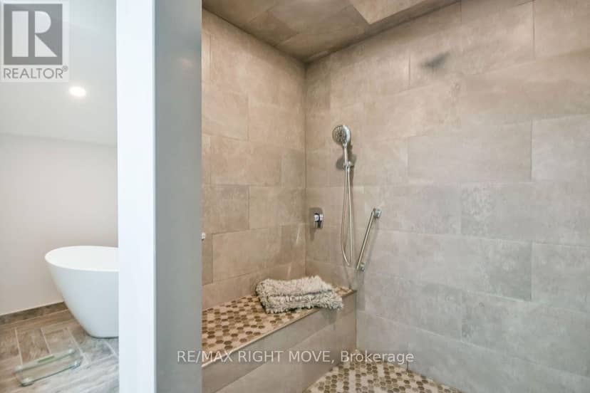 2640 Westshore Crescent — photo 29 of 40