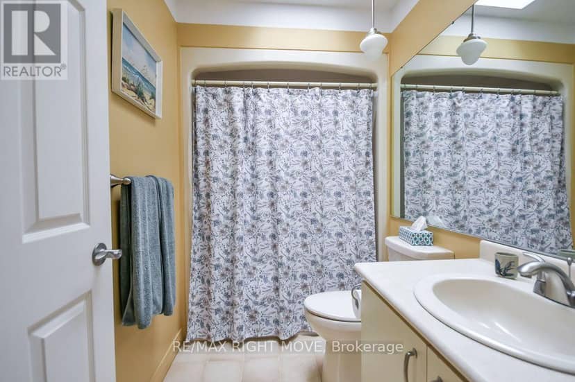 2640 Westshore Crescent — photo 34 of 40