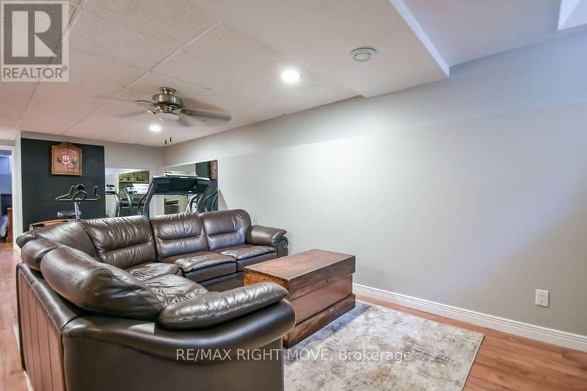 2640 Westshore Crescent — photo 37 of 40