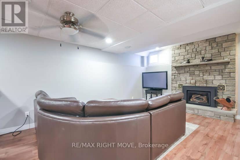 2640 Westshore Crescent — photo 38 of 40