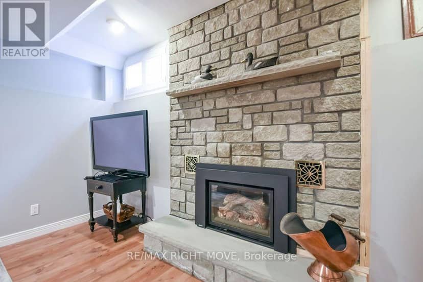 2640 Westshore Crescent — photo 39 of 40