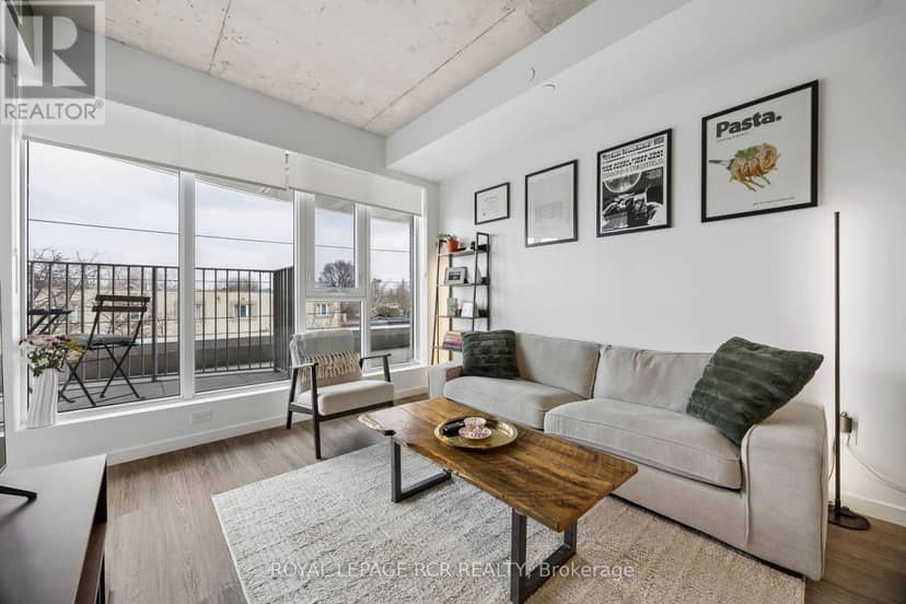 321 - 689 The Queensway — photo 4 of 28
