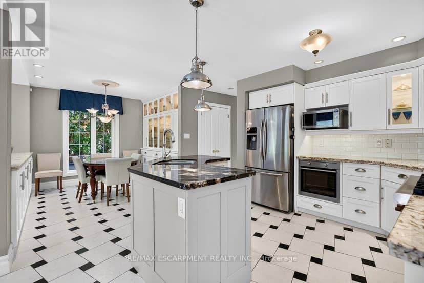 3151 Lakeshore Road — photo 11 of 40