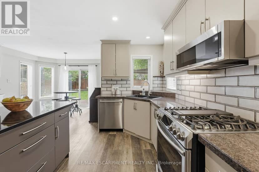 48 Bridgeport Crescent — photo 17 of 40