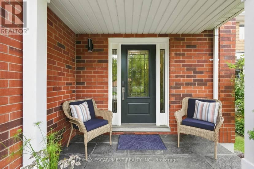 48 Bridgeport Crescent — photo 2 of 40