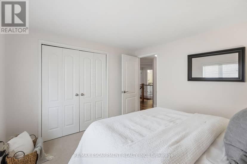 48 Bridgeport Crescent — photo 35 of 40