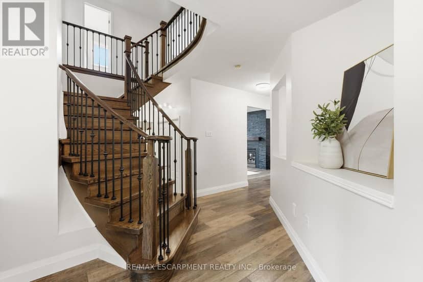 48 Bridgeport Crescent — photo 5 of 40