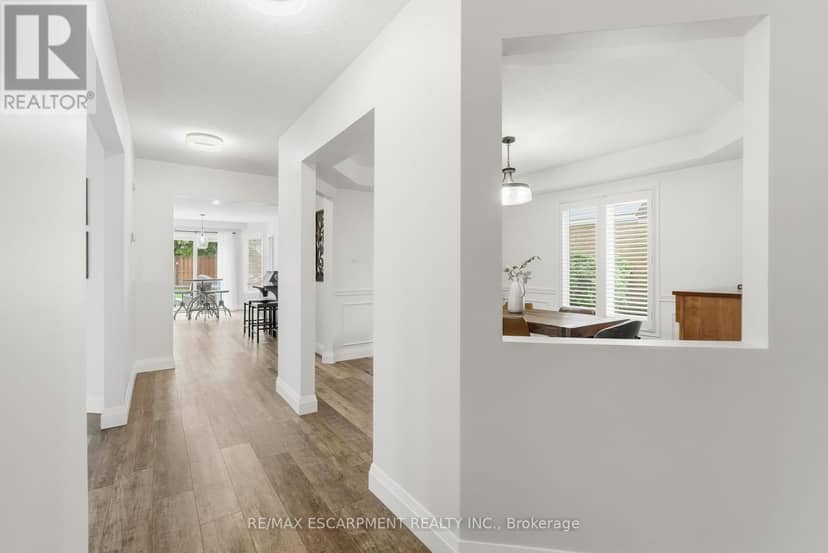 48 Bridgeport Crescent — photo 6 of 40