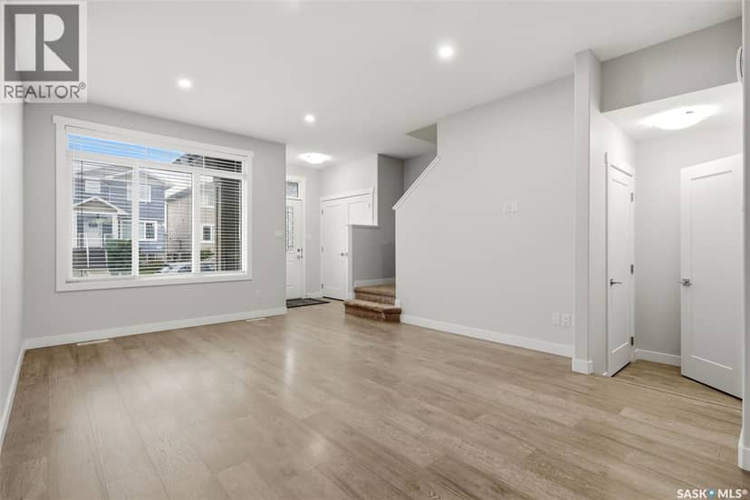 4241 E Keller AVENUE — photo 4 of 40