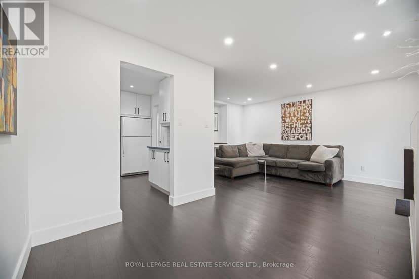68 - 536 Sheraton Road — photo 11 of 40