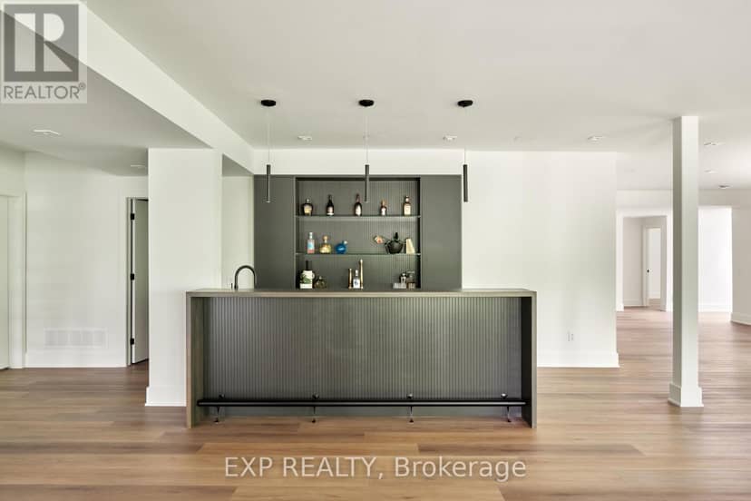 32 Clovelly Road — photo 19 of 22