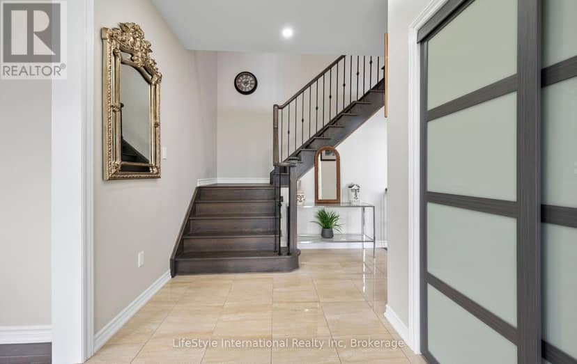 48 Hawke Crescent — photo 11 of 40