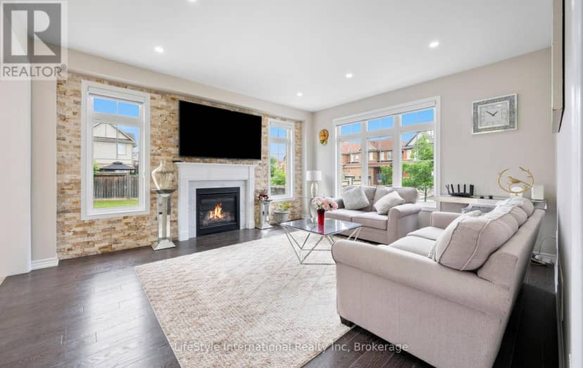48 Hawke Crescent — photo 15 of 40