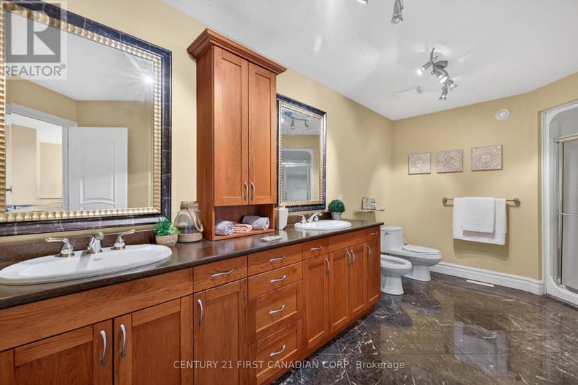 2 - 7222 Clayton Walk — photo 33 of 40