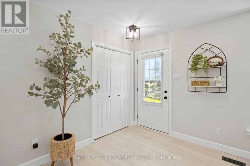 34314 Denfield Road, Lucan Biddulph, photo 6